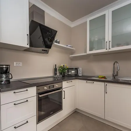 Makris No1 아파트 *