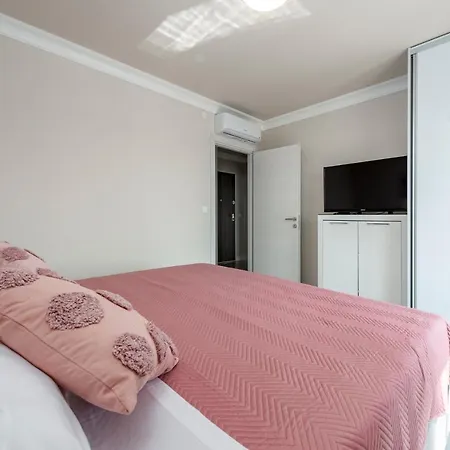 Apartment Makris No1 *